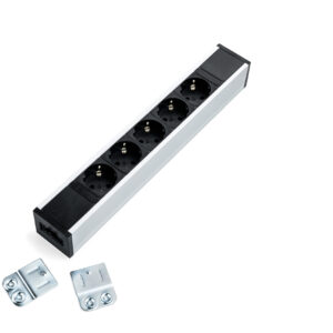 Socket including mounting kit